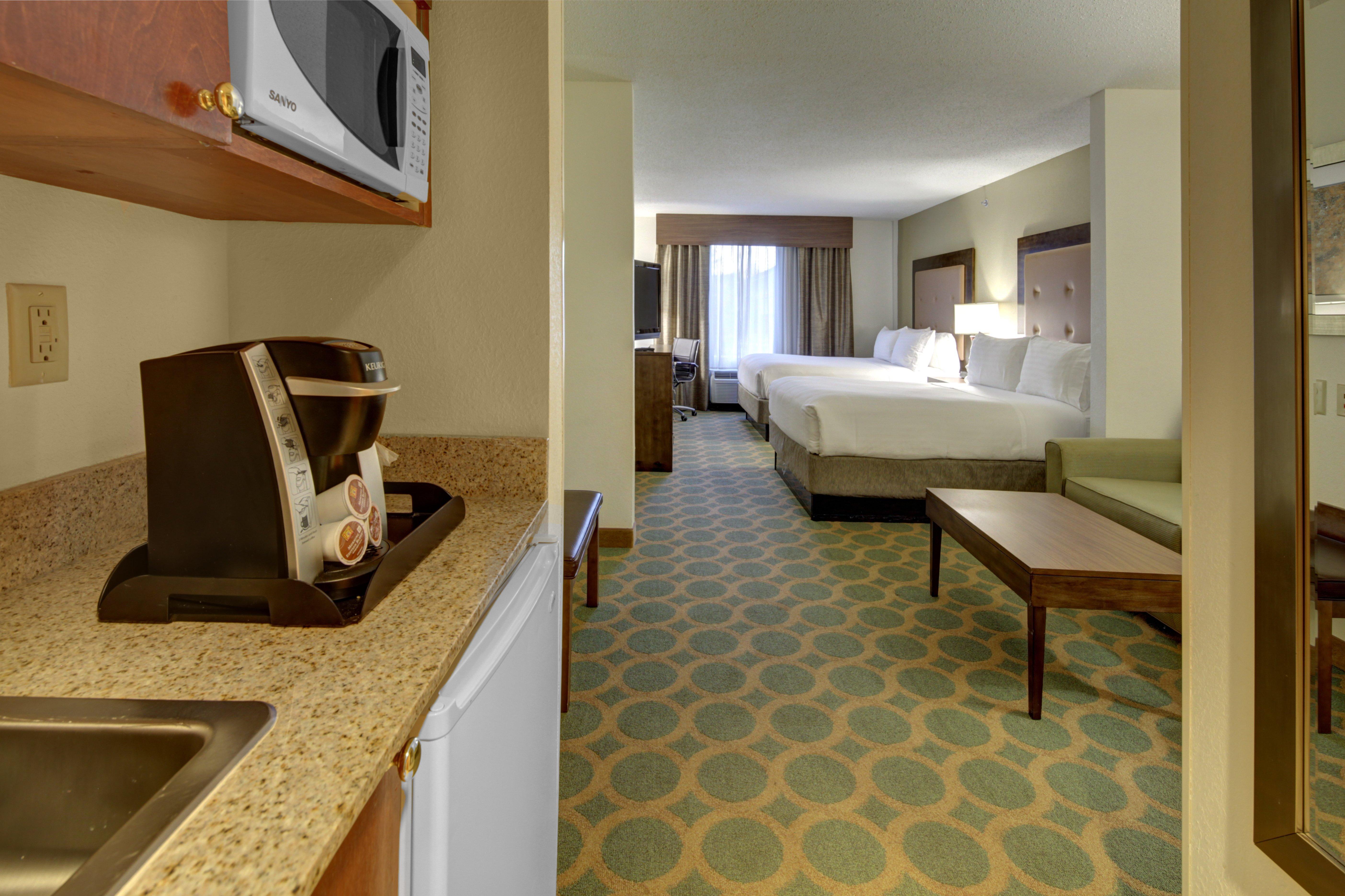 Holiday Inn Express Hotel&Suites Emporia Exterior foto